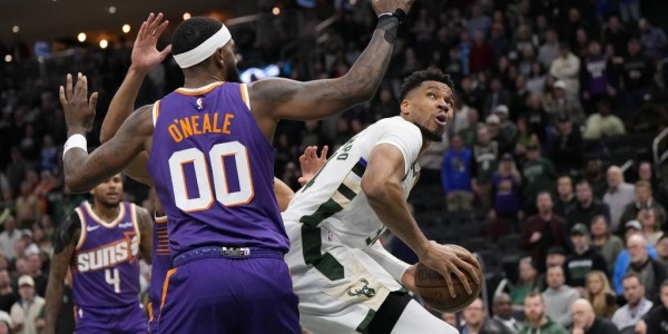 布克26分字母哥22分 太阳击败雄鹿3连胜